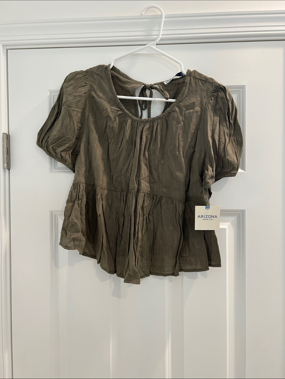 Arizona Jean Company Olive Peasant Top with Tie Back - size small